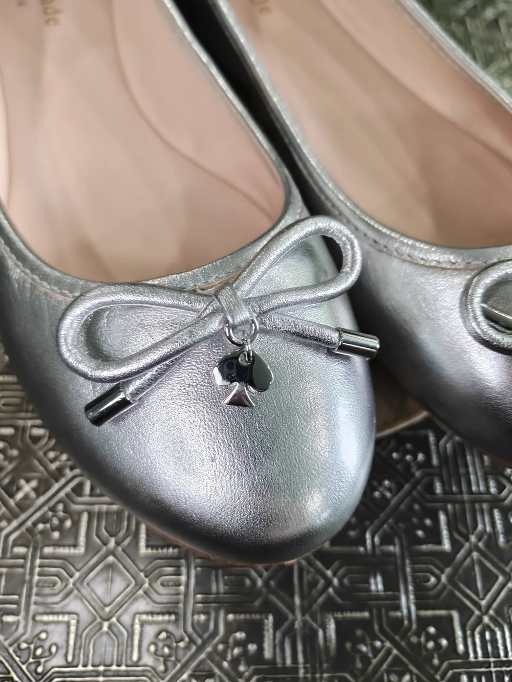 🐢 Kate Spade New York Willa ballet flats in silver metallic leather Size 9